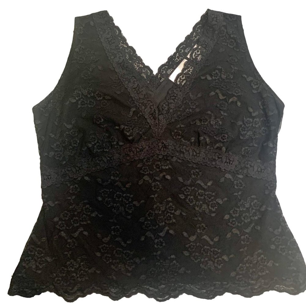 WORTHINGTON PETITE WOMAN BLACK T-SHIRT V- NECK